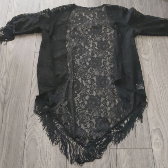 Black lace kimono with tassels - Picture 2 of 2